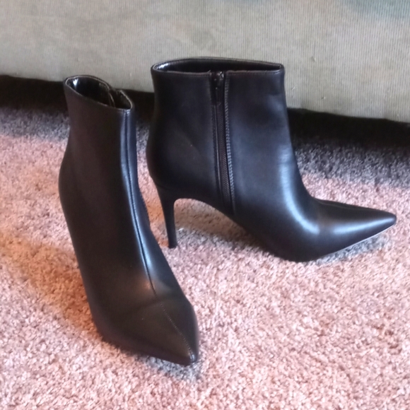 Windsor Heel Ankle Boots - Picture 2 of 4
